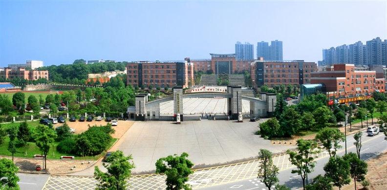 学院大门